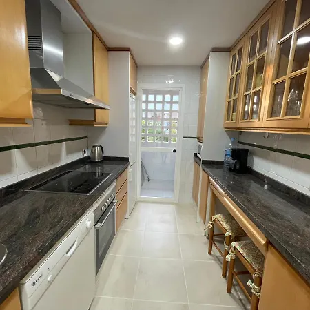 сozy 2 Bedroom In Area Of Apartment *
