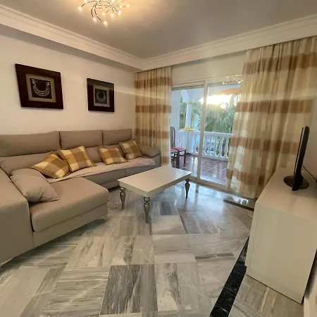 сozy 2 Bedroom In Area Of Apartment Marbella