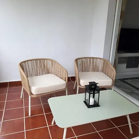 сozy 2 Bedroom In Area Of Apartment *
